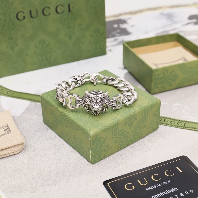 G*u*i bracelets